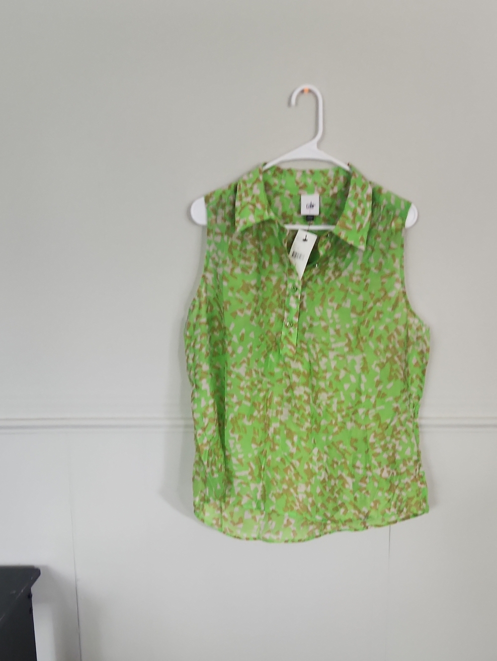 CAbi Green Printed Sleeveless Collared Camisole